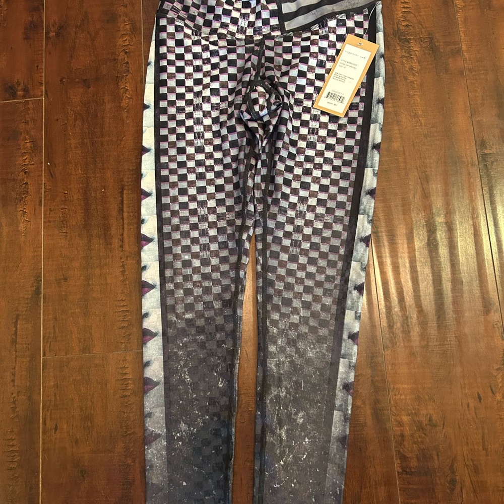Niyama Sol Checkered Leggings in Black and Purple